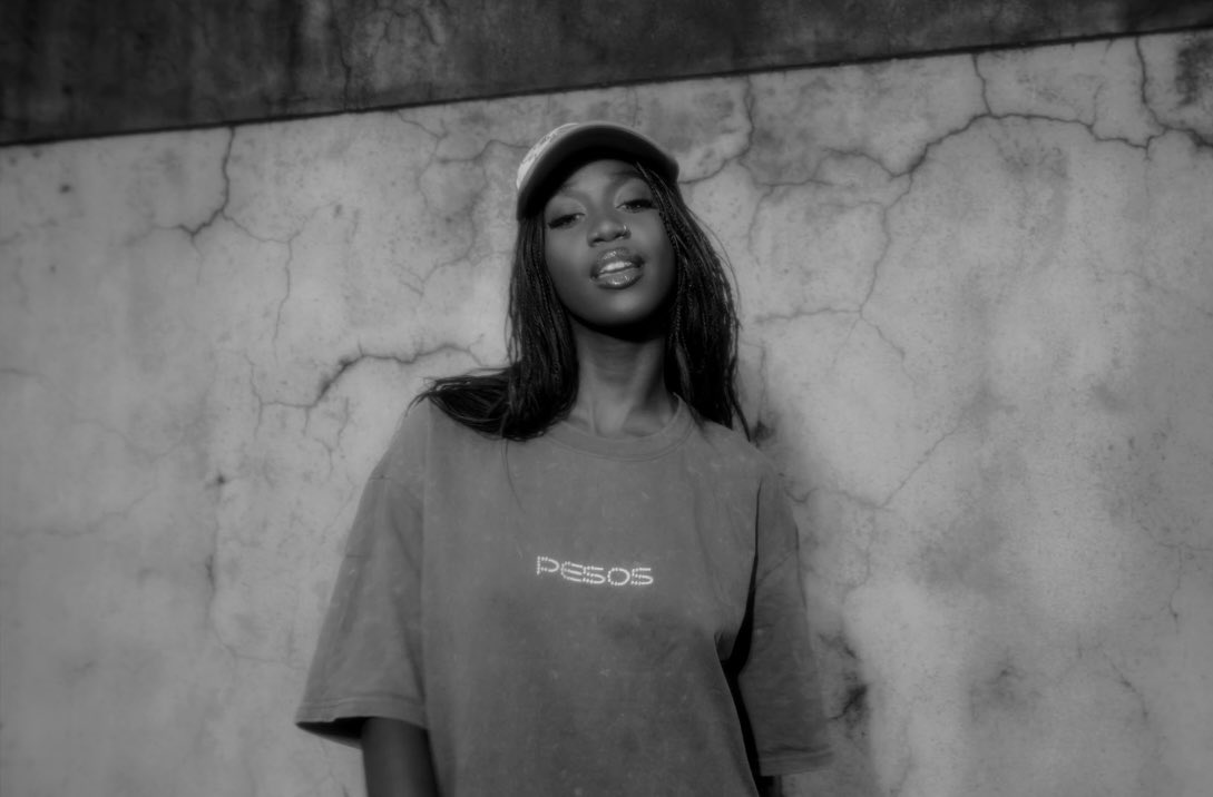 VISUALIZER OUT TOMORROW. PREMIERE LIVE RN GO LEAVE ME SOME LOVE

youtu.be/Thtf_hr0oHE?si…