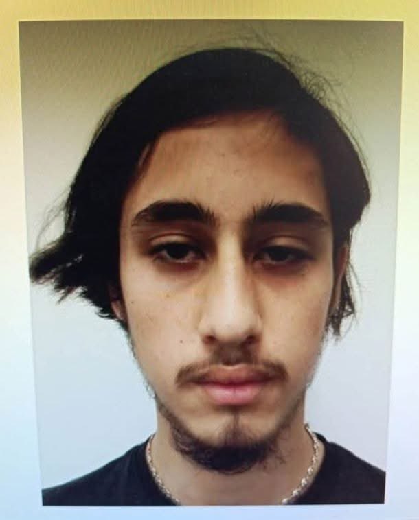 Je vous présente Selman Ramovic.

C’est l’ordure qui a massacré Benoît.

Ce meurtrier était recherché depuis plus d’une semaine.

Aucun média français n’a diffusé sa photo.

« Pour ne pas stigmatiser et attiser la haine ».

Il vient de se rendre à la police.