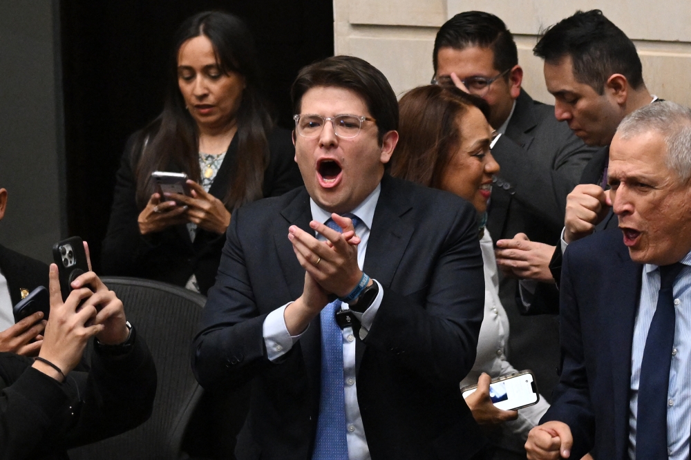 إصابة مرشح رئاسي في كولومبيا برصاصتين في الرأس خلال تجمع انتخابي

alanba.com.kw/1311661/