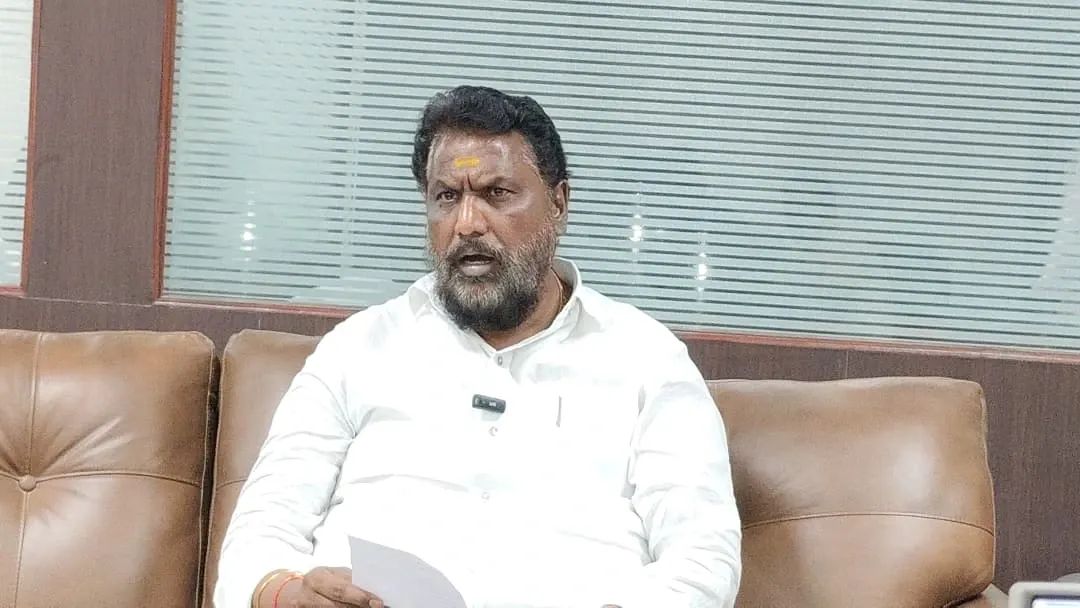 ArabatiRavi's tweet photo. తెలంగాణ మంత్రులుగా బాధ్యతలు స్వీకరింంచిన శ్రీ వివేక్ వెంకటస్వామి గారు,శ్రీ అడ్లూరి లక్ష్మణ్ గారు, శ్రీ వాకిటి శ్రీహరి గారికి 
హృదయపూర్వక శుభాకాంక్షలు..💐
@VivekVenkatswam @INCTelangana https://t.co/07b0sOEyaF