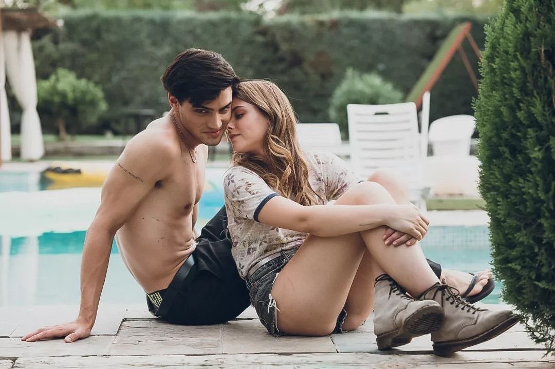 Felices 2 años a Culpa Mía mi película favorita por siempre, jamás podré describir lo mucho que me ha impactado culpables, la historia Nick y Noah el amor de ellos TODO 🥹❤️