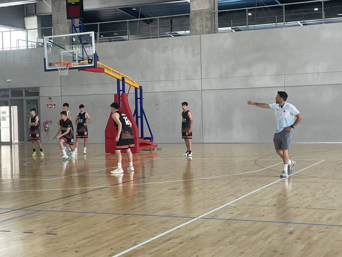 FAB EXPERIENCE ya está en Granada. Comenzamos con las ponencias en el Estadio de la Juventud con Jaime Medina
“Trabajo de segundo balance y superioridades defensivas”