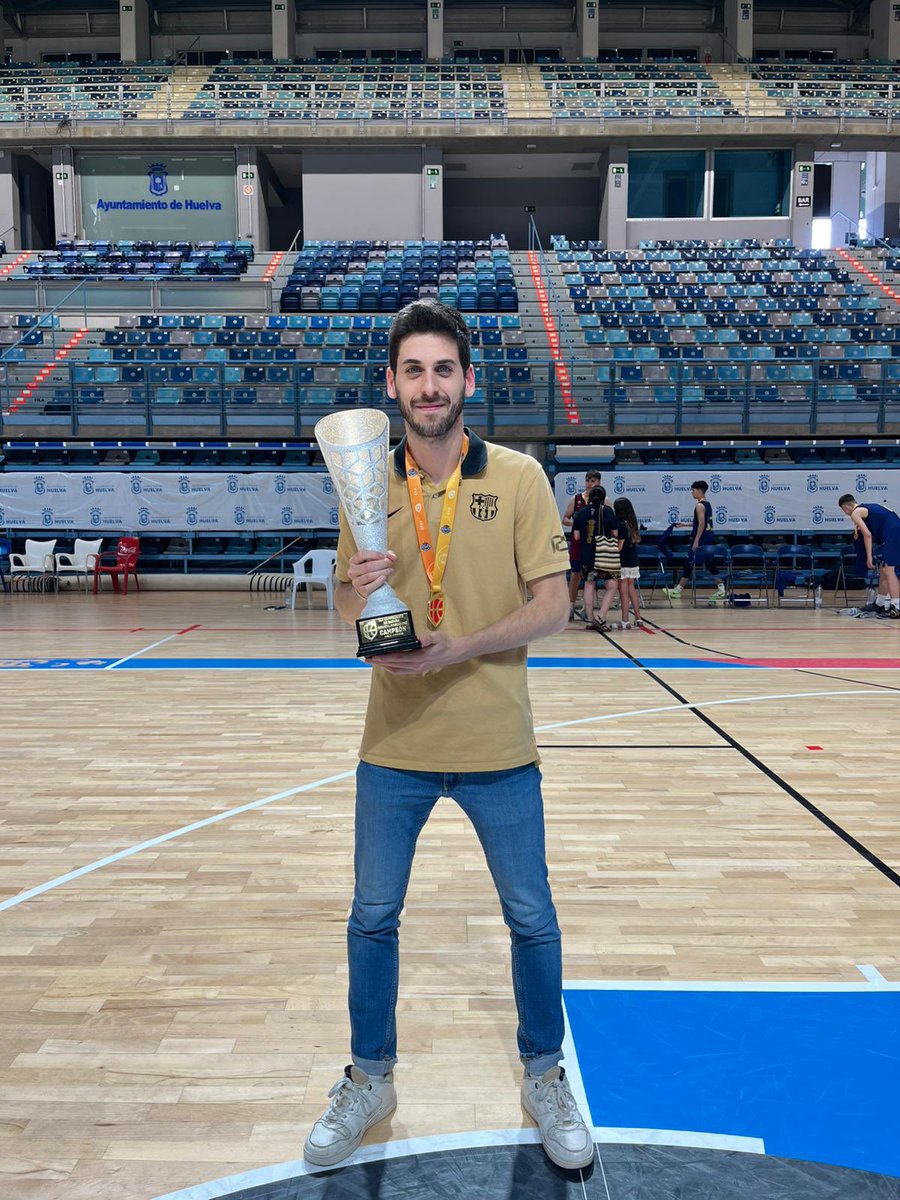 Per tercer any consecutiu: CAMPIONS D’ESPANYA! 🏆🥇

I per segon, triplet: Campions Minicopa, Campionat de Catalunya i Campionat d’Espanya. 

Quin autèntic luxe de temporada!

💙❤️