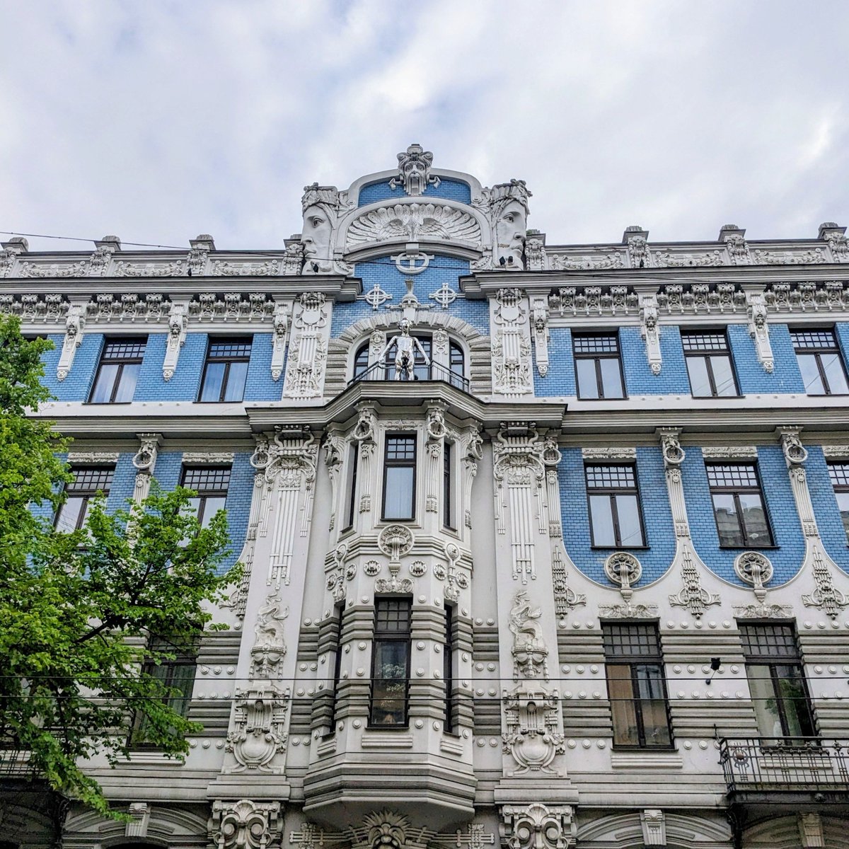 An appreciation post to the phenomenal architecture that may be found across Riga, from my recent visit. It’s one of the best-looking and greenest cities I’ve been to and I would love to go back.
#Travel #Architecture #Riga #TabishKhan #LondonArtCritic #ThePeoplesArtCritic