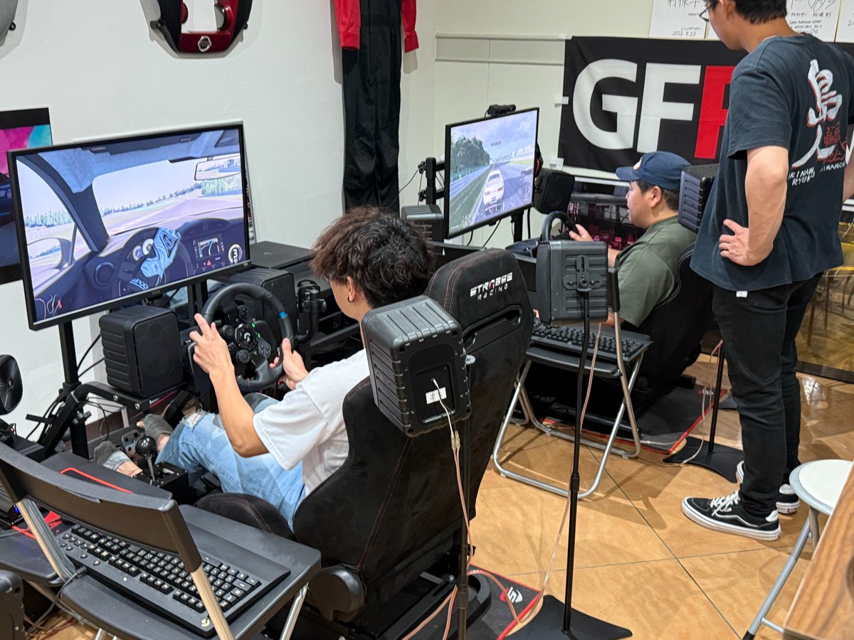 GFR_SC's tweet photo. 今日は展示品搬入と、ゲームの追加、設定をしておりましたが、ESTのご利用のお客様から声をかけて頂いたのでお試しでご利用して頂きました。遅い時間まで熱中して楽しんでプレイしておりました。またのご来店をお待ちしております。 https://t.co/t4YpXExi9h