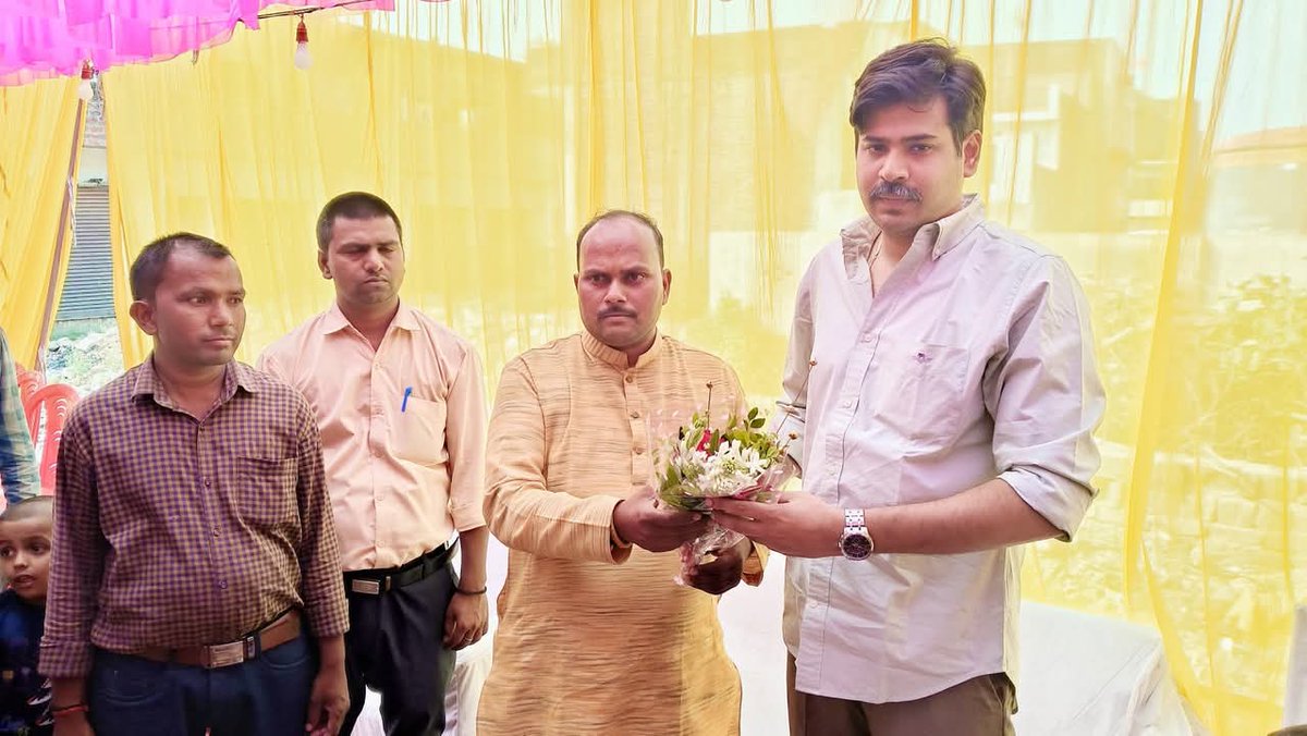 mrigankeshwar's tweet photo. आज तिलोई में ग्राम प्रधान चेतरा श्री मोनू जायसवाल जी के यहां गृह प्रवेश में पहुंचकर हार्दिक बधाई एवं शुभकामनाएं दी। https://t.co/VVH8uqpNtC