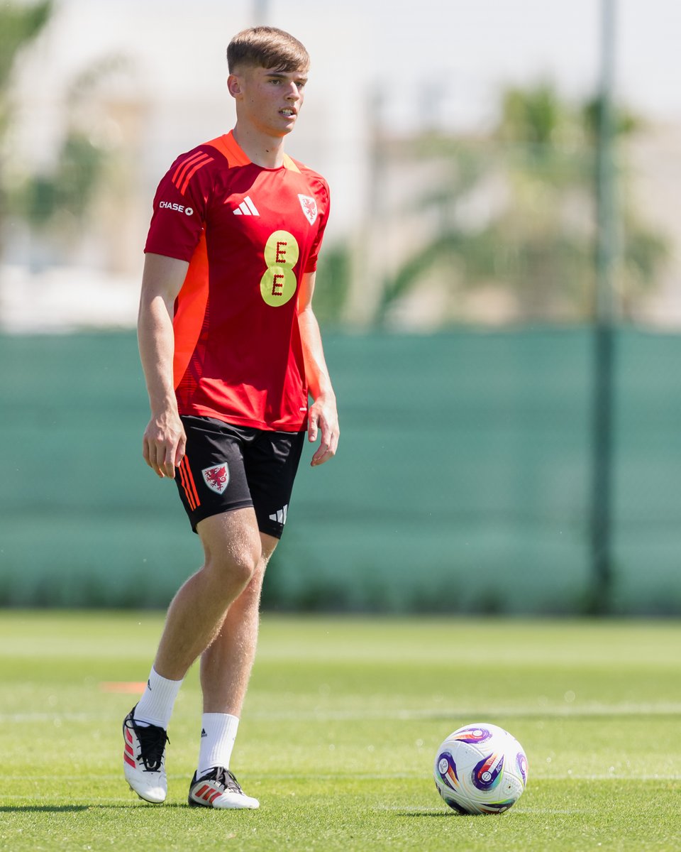 DIWEDDARIAD CARFAN 🏴󠁧󠁢󠁷󠁬󠁳󠁿

Dylan Lawlor has been called up to the squad ahead of Monday night’s match.

Neco Williams will not be travelling to Belgium. Brysia wella Neco.