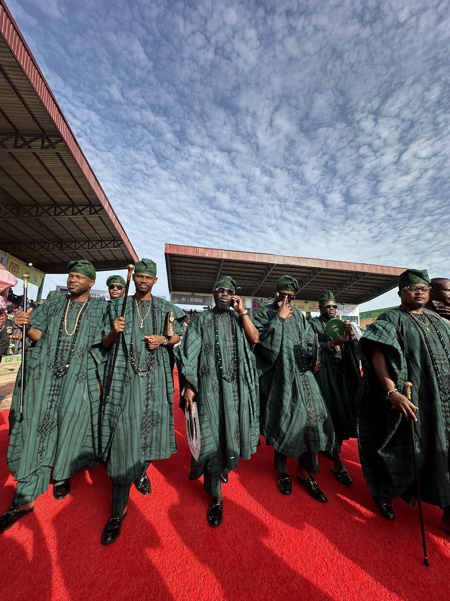 Buzztop_ng's tweet image. A majestic overflow of class, culture, and color.🔥 #OjudeOba2025