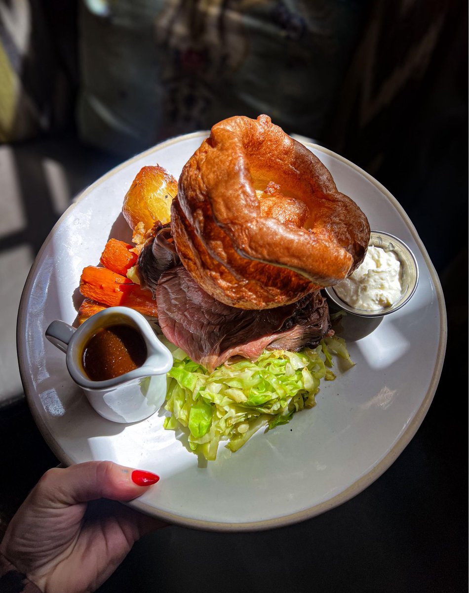 Roasted to perfection! 😍

Next Sunday, we’re turning it up a notch for Father’s Day - join us for beer, roasts, and live music from 2pm.

Bring your dad, your mates, or just yourself – all are welcome for a proper Sunday session. 🍺🍖🎸

Book your table now – they’re going fast!
