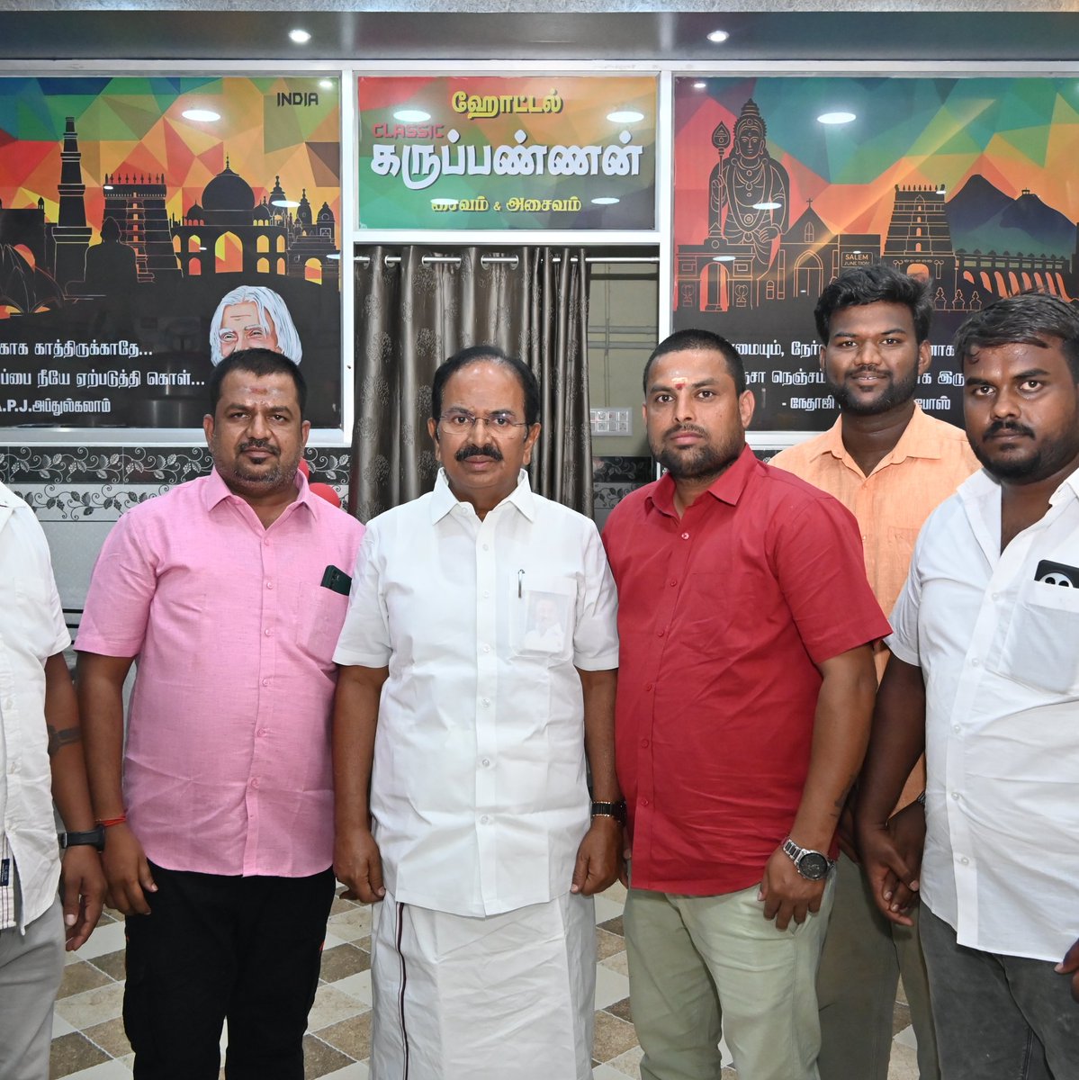 சேலம் மாநகர இளைஞரணி துணை அமைப்பாளர் திரு.சிவராஜ் அவர்களின் உறவினர் திரு.சவுண்டப்பன் அவர்களின் கிளாசிக் கருப்பண்ணன் உணவகத்தை திறந்து வைத்தேன்.