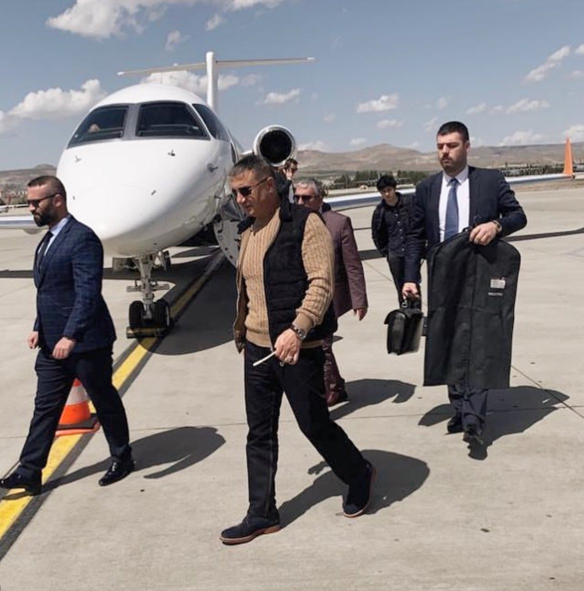 Bugün değil ama " ELBET BİR GÜN ".
<a href="/sedat_peker/">Sedat Peker</a> 
#REiSSEDATPEKER 
#birumuturyaşamak
#Bizkazanacağız🇹🇷