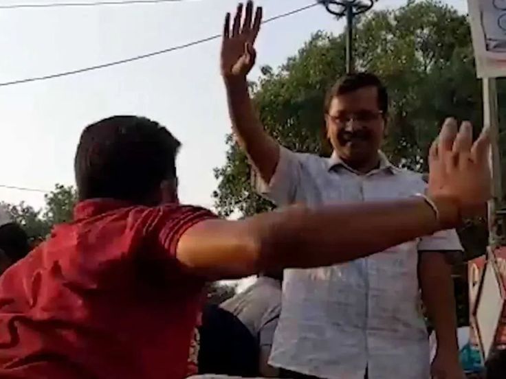 Went outside with my Keju💝, walked with him on all the roads jahan bohot gadhe the showed him every gadha. Then we went to a café and gave him chai because he had a cough. On the way back home
slapped him twice cuz of the road condition. Love him. ab pata nahi kab milenge🩵❤️