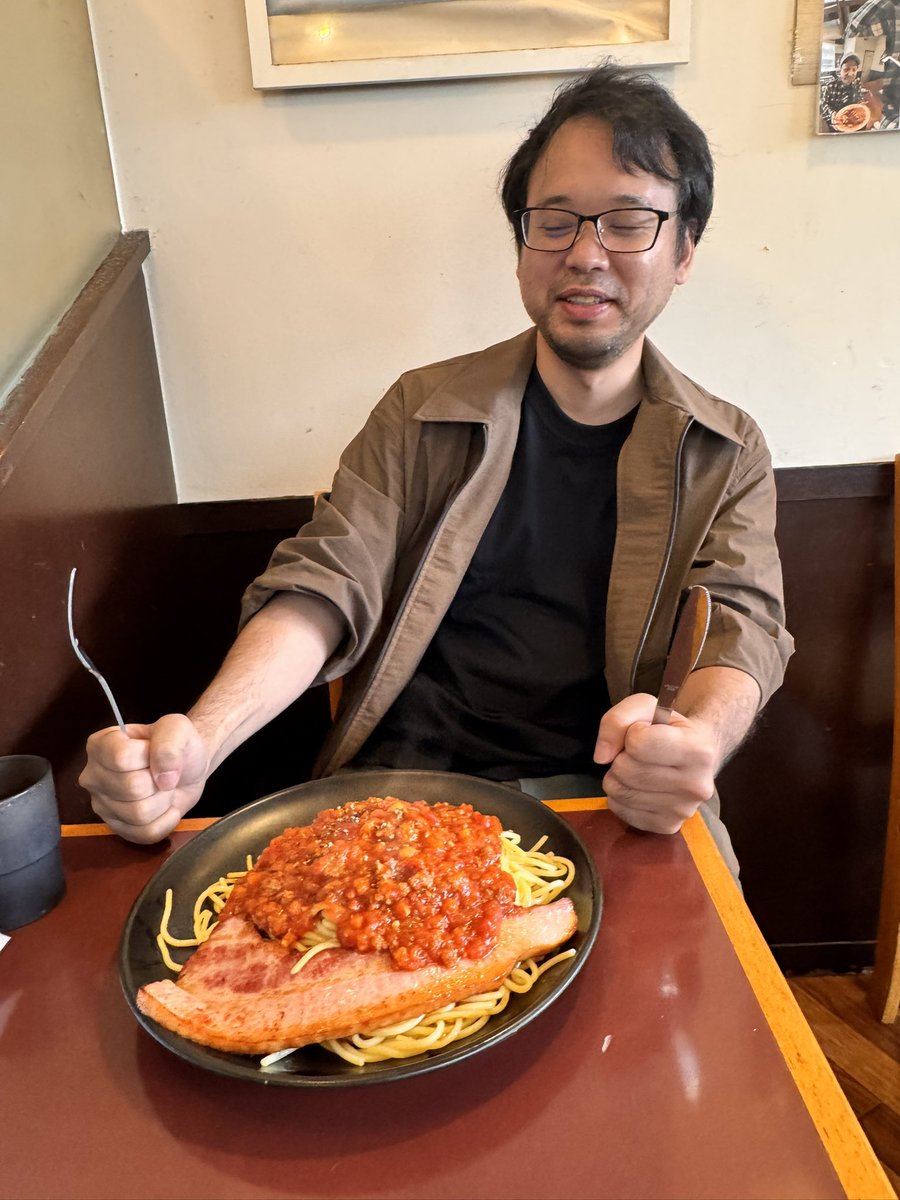 givebirth0223's tweet photo. 昼間のパスタ🍝美味かった〜‼️
うちも真似しようかなー🍝
厚切りベーコン最高‼️
ボリューミーすぎるね。大食いの人必見‼️そして安い‼️
#piapia
#パスタ https://t.co/4CqaIsis5G