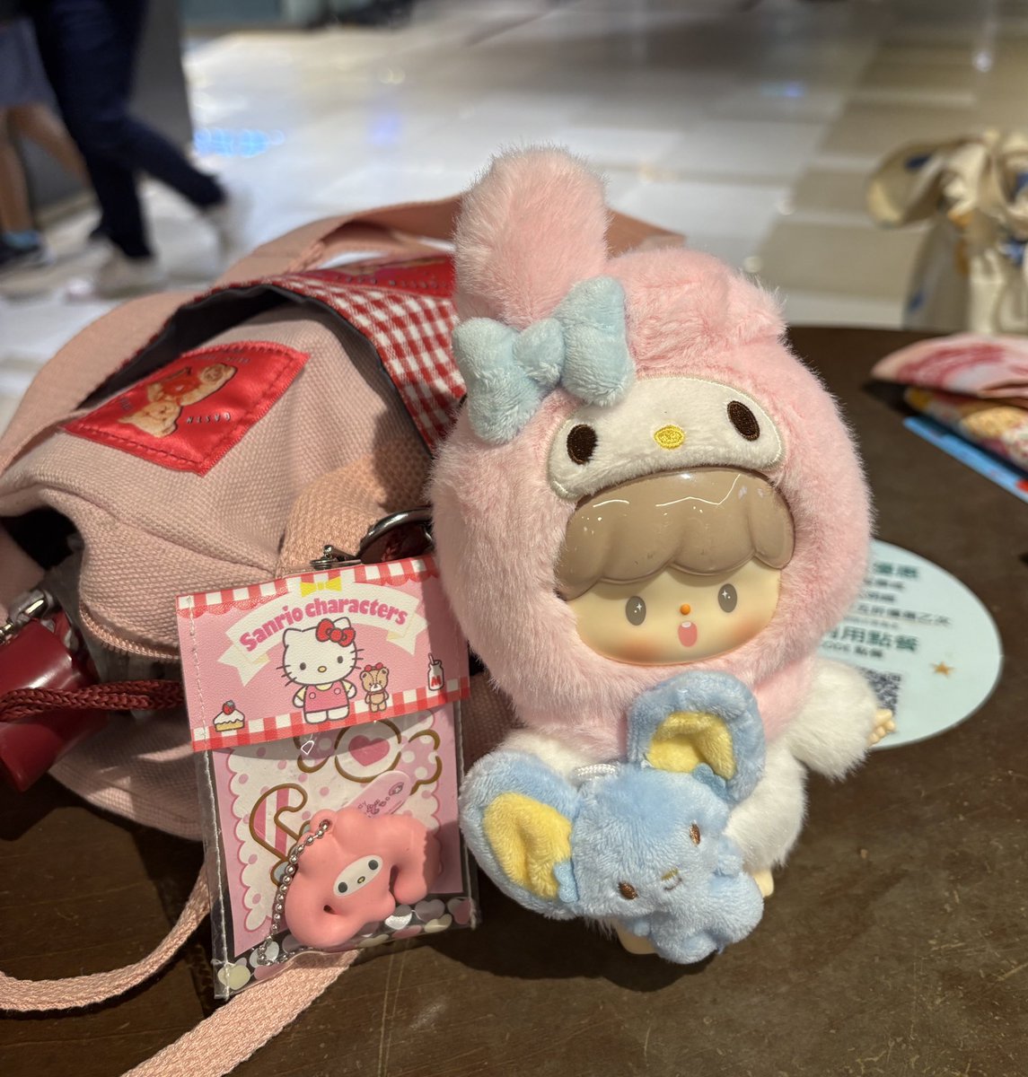 성찬이닮은 마멜을 뽑았어요…(앞에인형은타로;;)