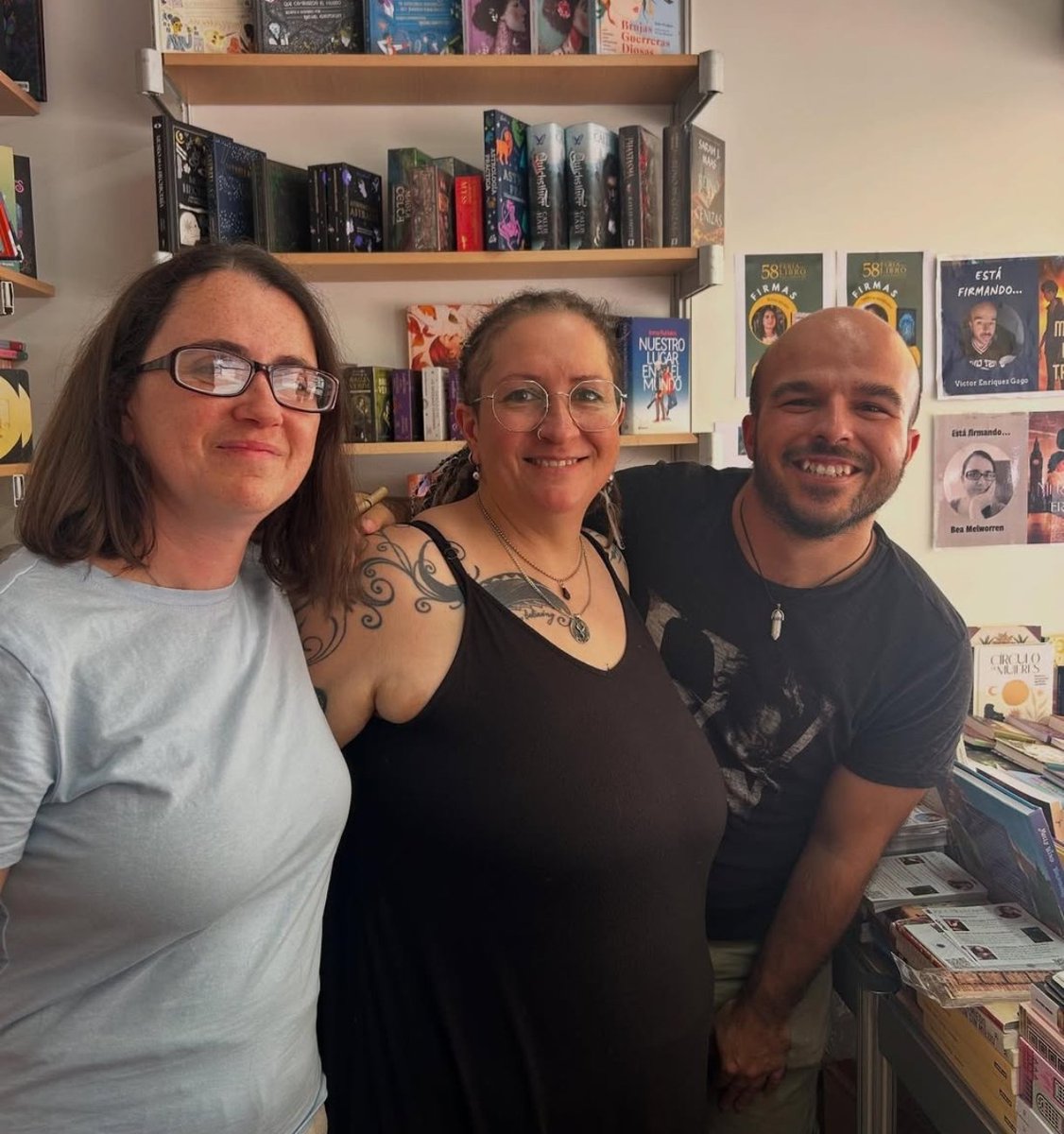 Vctorcorporis's tweet photo. 📚 Ayer cumplí un sueño firmando en la caseta de la librería Akelarre. Gracias por todo el cariño.♥️
📚 Hoy es el último día y me tendréis por la tarde en la caseta n°35. 🥳

#FeriaDelLibro #FeriaDelLibroValladolid #pucela #victorenriquezgago https://t.co/nwcO5uL775