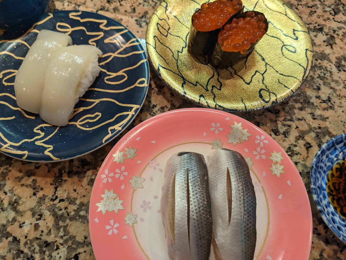N_ASHITAKA's tweet image. 私はコスプレ前はほとんど飯を食わない🤔
イベントで写真撮って貰った時にお腹出てたら、ローレシアの王子のイメージダウンだからね😵
その分、コスプレ後思い切り食うのだっ😆
お寿司、海鮮丼、ホッキ貝カレー、味噌ラーメン♥
昨日今日と、北海道グルメ堪能しました😉
さらば北の大地✈️