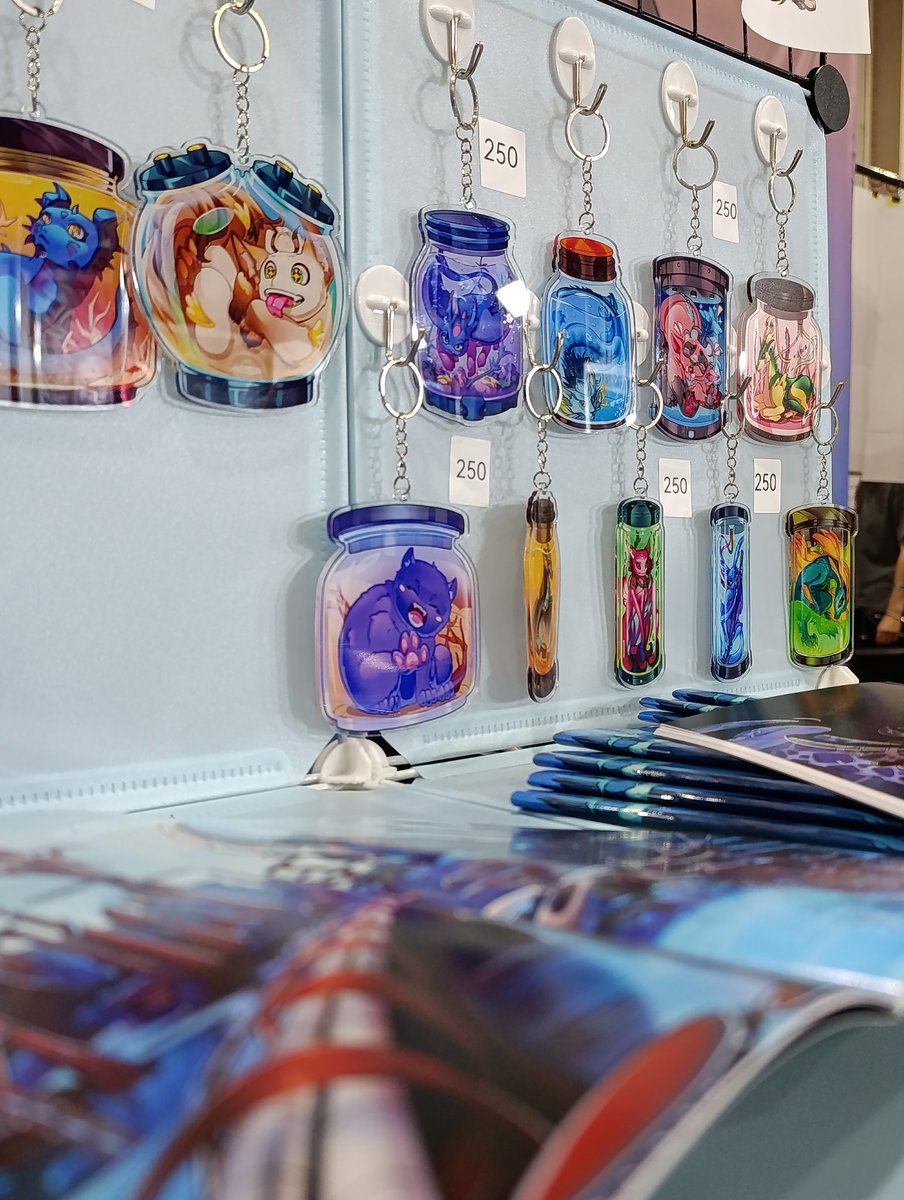 SomniaStudio's tweet image. Трохи звіту з Фан Кону. Ми ще живі 😅 
Чекаємо вас на нашому стенді 🥰