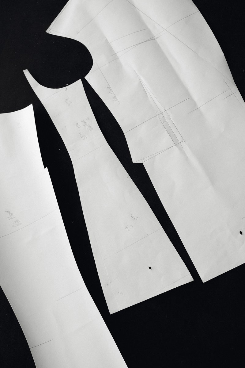 lawtonlimited's tweet image. Every pattern piece has a name. Every name has a reason. From forepart to topside, bespoke tailoring is a quiet dialogue between past and present.

lawtonltd.co.uk/the-lawton-led… 

#TailoringHeritage #PatternCutting #SuitStructure #CraftAndStory