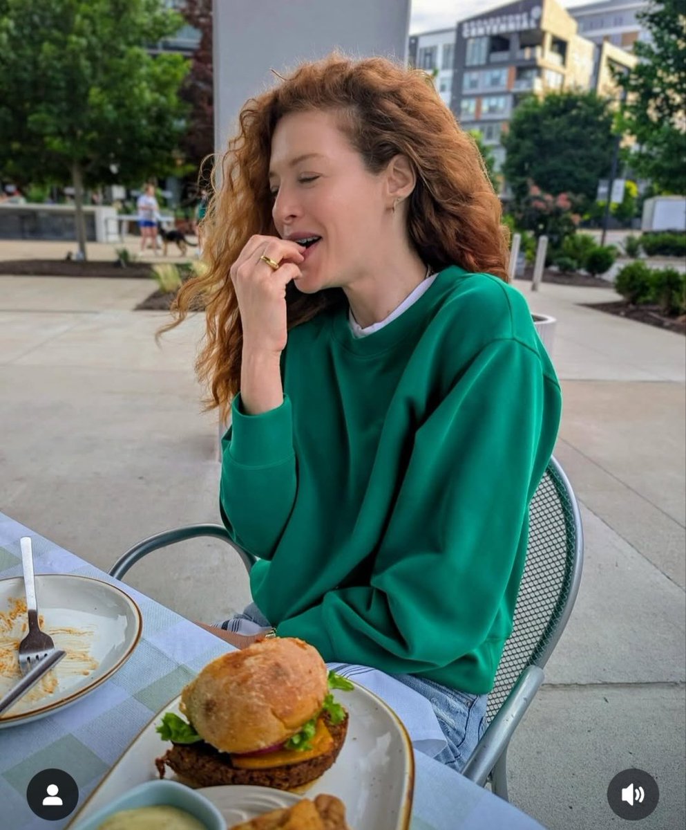 RLefevreITALY's tweet photo. 🥑🍃🌈 @RachelleLefevre https://t.co/aGl9H4bmrc