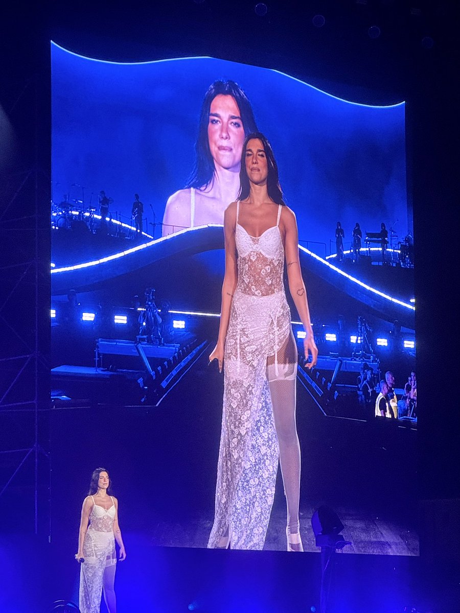 JohnFox_FPA's tweet photo. Ieri sera, una Dea.
Bravissima, che spettacolo.

@DUALIPA #idays #RadicalOptimismTourMilan https://t.co/FGBM26D3kd