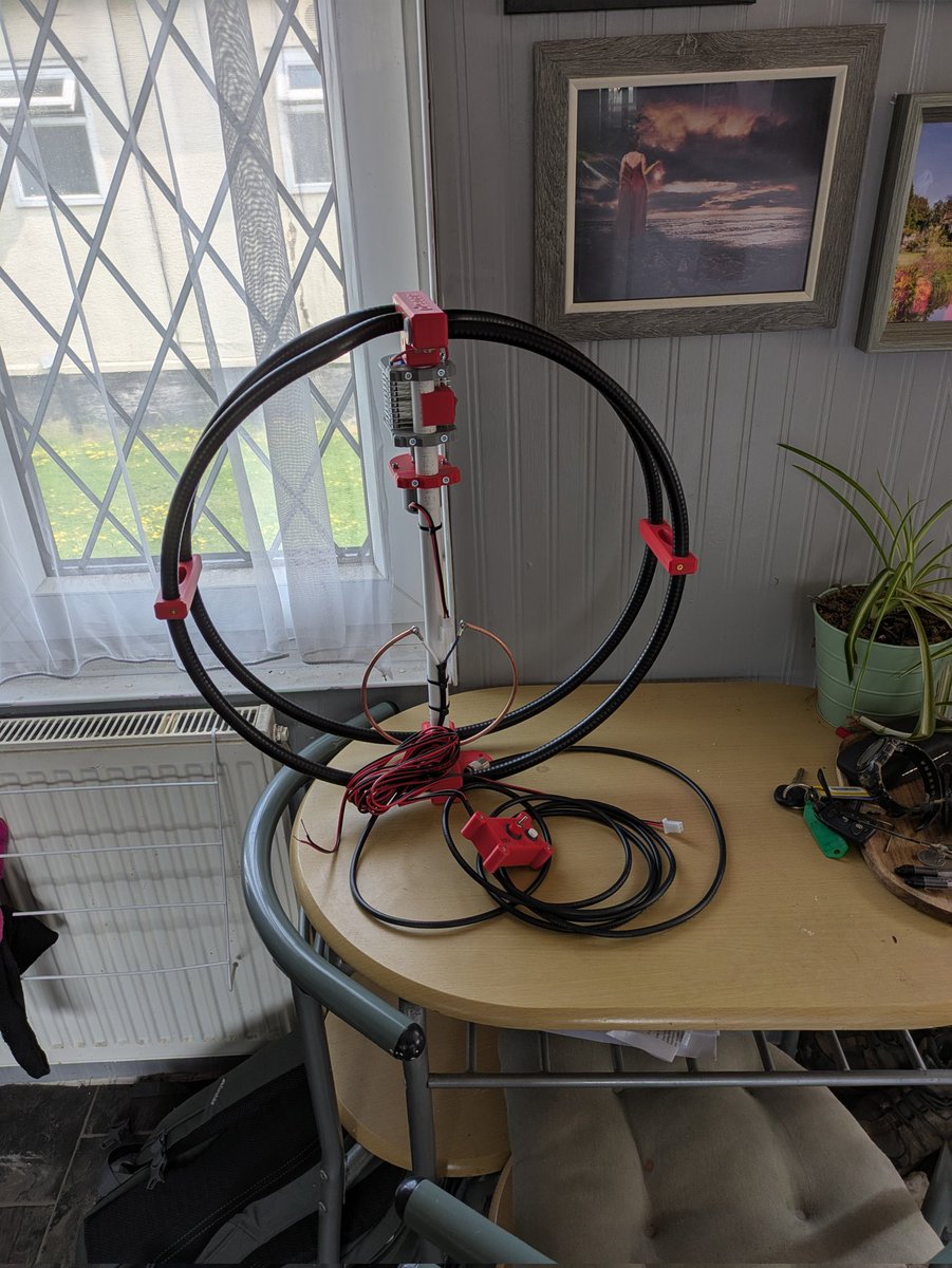 New toy. This lovely magnetic loop from 2E0ERO
#radio
#magneticloop
#hamradio 
#amateurradio
