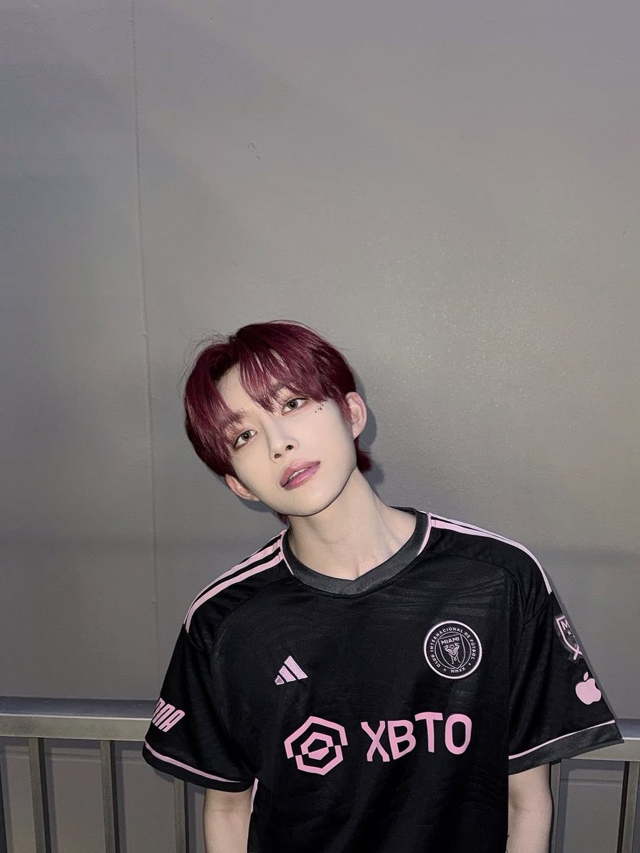 VahnFrance's tweet photo. INSTAGRAM | 05.05.25
[#VAHN 🦊] 

Rouge 🥊

#나인아이 #NINEi #VAHN https://t.co/LN8fcIa0Nr