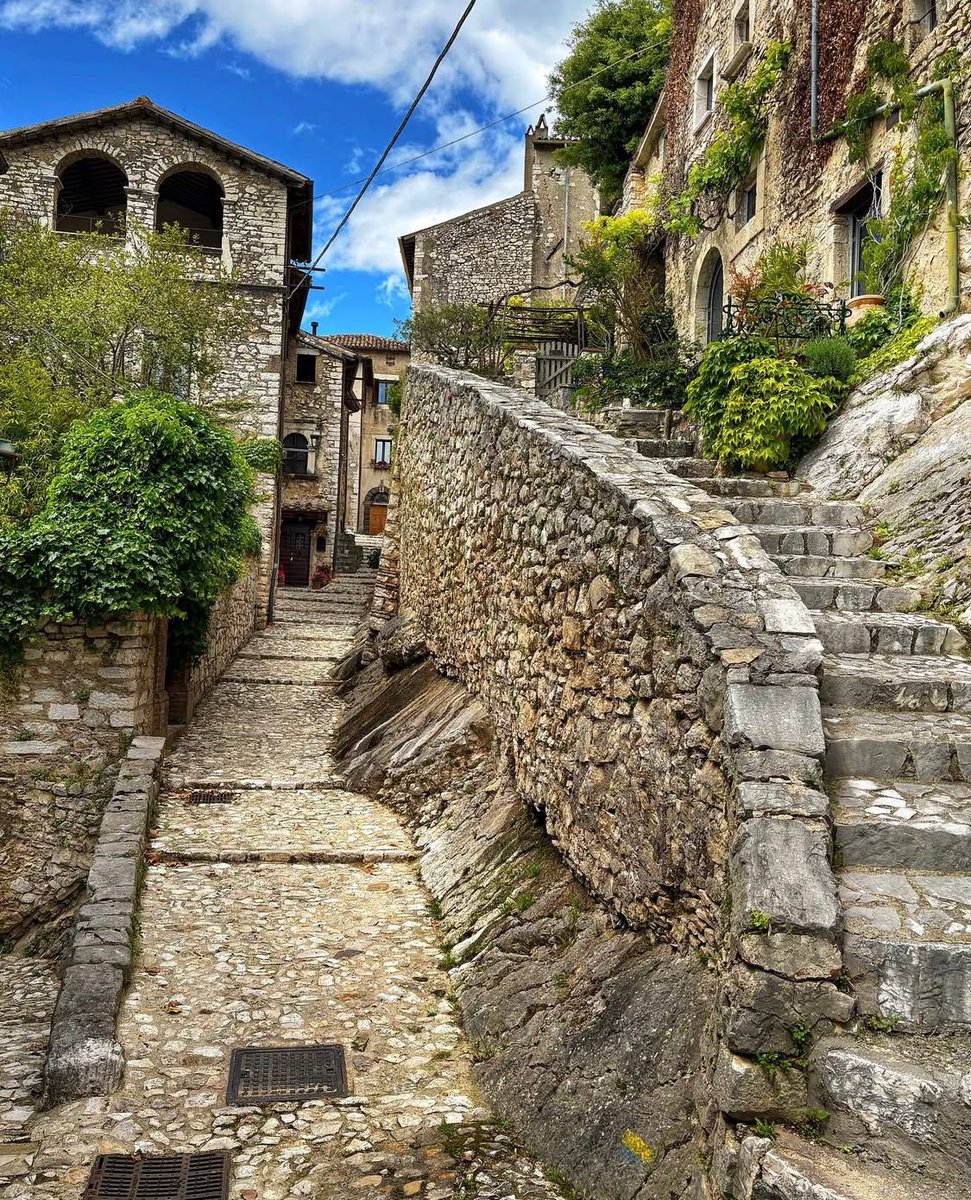 visit_lazio's tweet image. #Labro, in provincia di #Rieti: il &quot;borgo di pietra&quot;, incastonato tra i #MontiReatini e il #LagoDiPiediluco

📷 Ig lo_zar4

#VisitLazio #LazioIsMe #LazioEternaScoperta