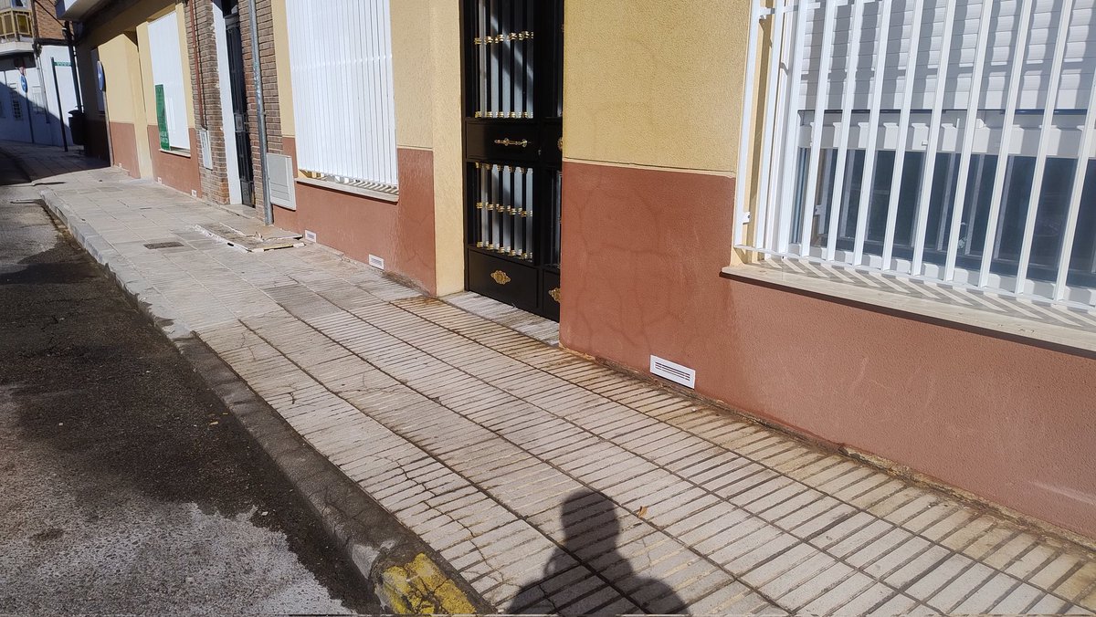 Por la mañana una hidro limpiadora estuvo limpiando todo los que mancho el hidráulico. Pero parece que no con los productos adecuados por las manchas que perduran.
2/3

<a href="/AserpintoM/">Aserpinto Municipal</a> <a href="/AytoPinto/">Ayuntamiento de Pinto</a> <a href="/popularespinto/">Populares de Pinto</a>
<a href="/psoepinto/">PSOE PINTO /♥️🏳️‍🌈💜</a> <a href="/PintoAvanza/">Pinto Avanza</a> <a href="/masmadridpinto/">Más Pinto</a> #VOX_Pin
#UnidasPintoPode