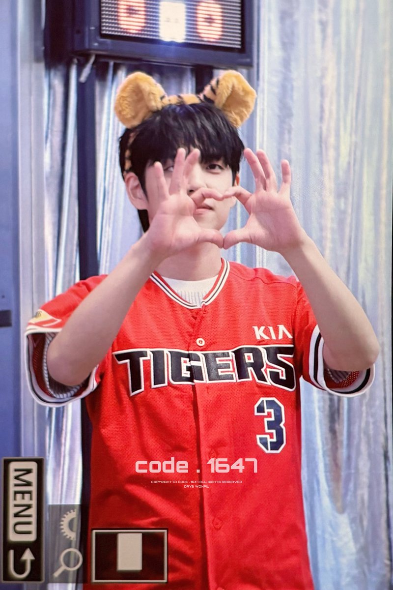 250608 엄브로 팬싸인회
🫶

#데이식스 #Day6 #원필 #Wonpil