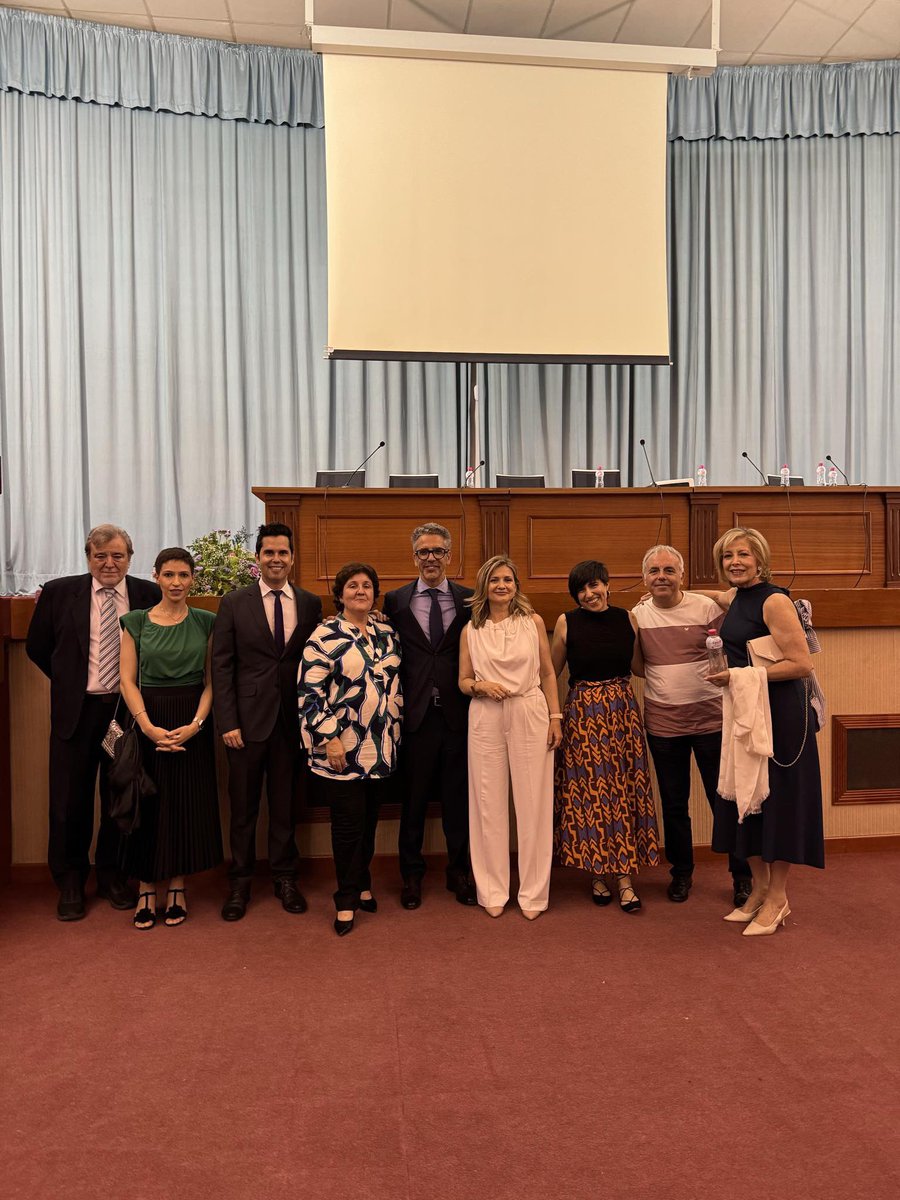 Juan Pedro Martínez (@juanpedromtnez) on Twitter photo Con profesorado de la Facultad de Psicología y Logopedia felicitando a nuestra nueva promoción por su Graduación. <a href="/UMU/">Universidad Murcia</a> Con profesorado de la Facultad de Psicología y Logopedia felicitando a nuestra nueva promoción por su Graduación. <a href="/UMU/">Universidad Murcia</a>