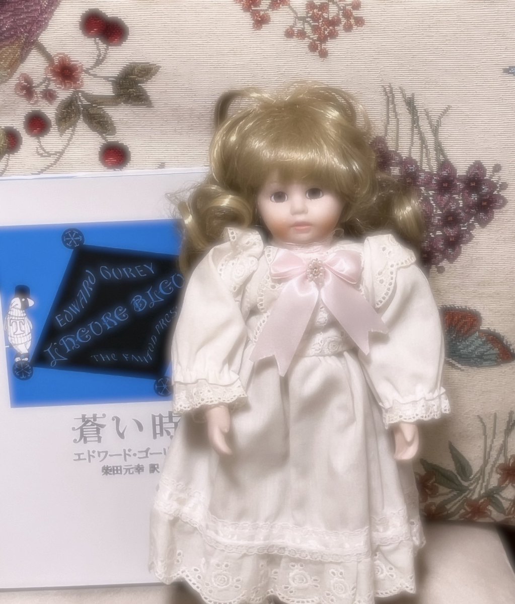 つきちゃんに誘っていただいてシナモンに行ってきた〜🌙ありがとう♪
蚤の市で見つけたお人形はどこから来たか分からないみたい  異国とだけ