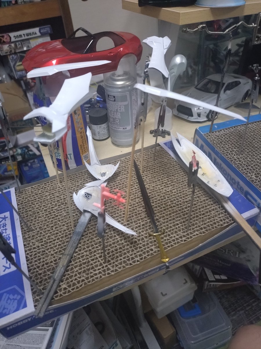今週の模活
タミヤ1/24インプレッサWRCはデカールの段差目立たなくなるまで8層のクリアコート、フジミのヨタハチはゲートキーパーズのカラーリングに、ロードスターとAZ-1は3回塗り直しのドツボにハマりエンゲージSR1は合わせ目消し失敗😨