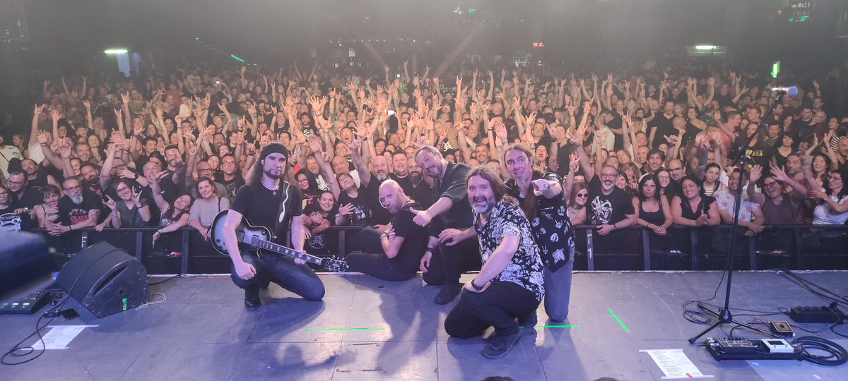 ¡Gracias por una noche inolvidable!
A cada uno de ustedes que estuvo ahí, ¡gracias por la energía, el cariño y por hacer este show tan especial!
Nos vemos pronto. ❤️🎶

#heroesdelsilencio #hechizo #heroesdelsilenciofans
#Madrid #Concierto #conhdeheroes