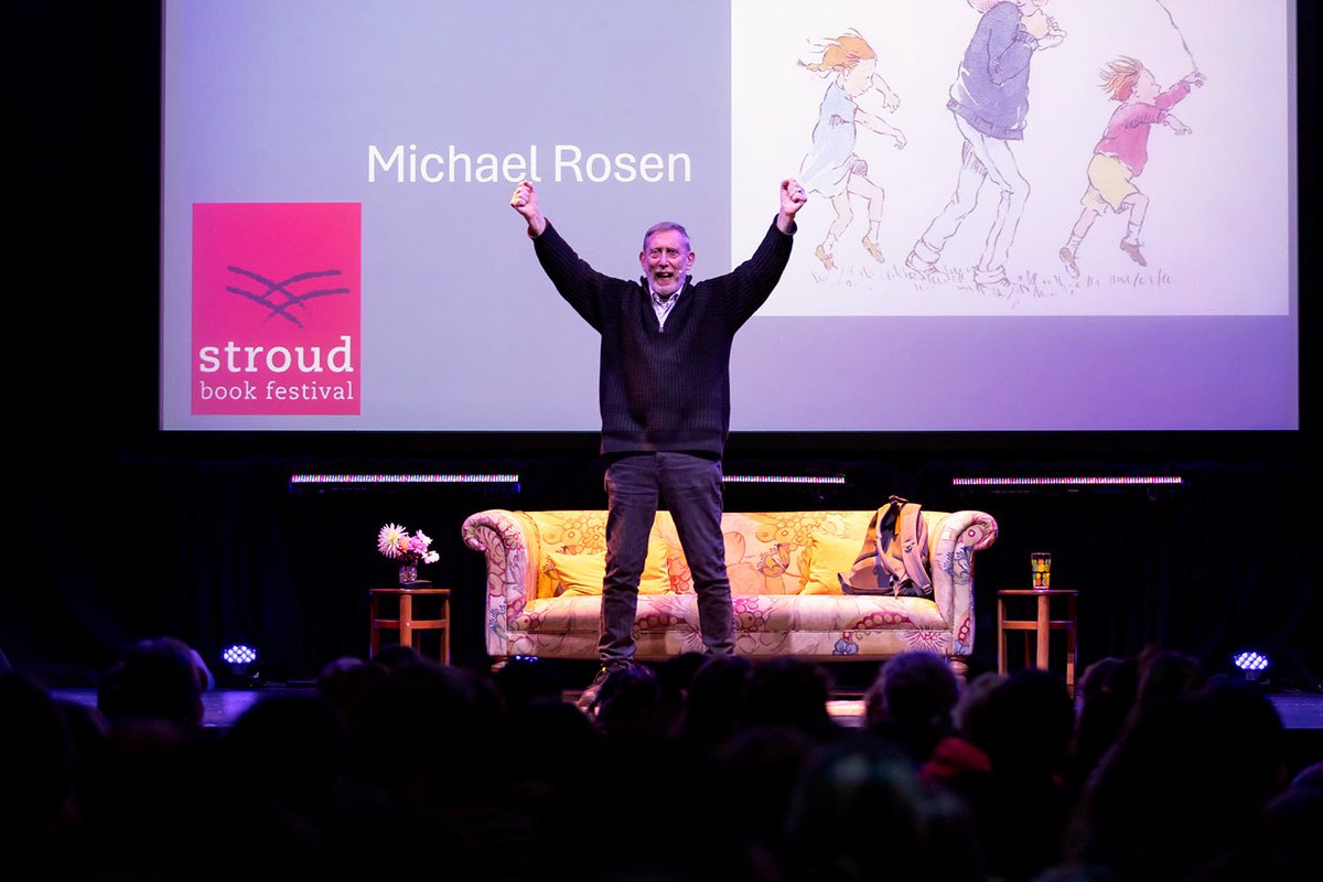 Stroud Book Festival (@bookstroud) on Twitter photo Remember when <a href="/MichaelRosenYes/">Michael Rosen 💙💙🎓🎓 NICE 爷爷</a> came to Stroud Book Festival? You can now watch his event plus more new videos from 2024 on our SBF player! 📖
Follow the link to start watching! stroudbookfestival.org.uk/videos/ Remember when <a href="/MichaelRosenYes/">Michael Rosen 💙💙🎓🎓 NICE 爷爷</a> came to Stroud Book Festival? You can now watch his event plus more new videos from 2024 on our SBF player! 📖
Follow the link to start watching! stroudbookfestival.org.uk/videos/