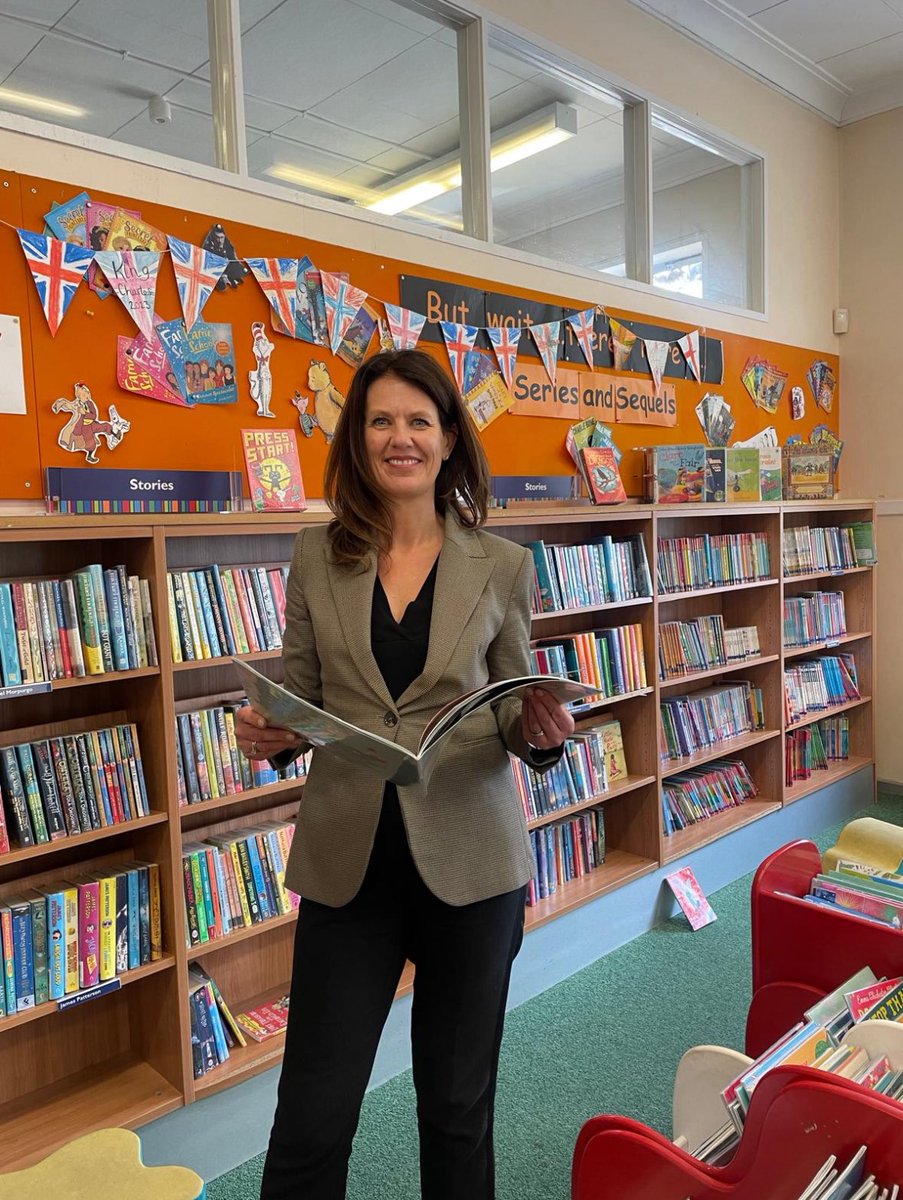 monicabeharding's tweet image. Popped into Esher Library for #LibrariesWeek 
We’re lucky in Esher & Walton to have five public libraries:
Dittons, Esher, Hersham, Molesey and 
Walton. 
Let’s protect them. 
#EsherAndWalton #LibrariesChangeLives #CommunityMatters