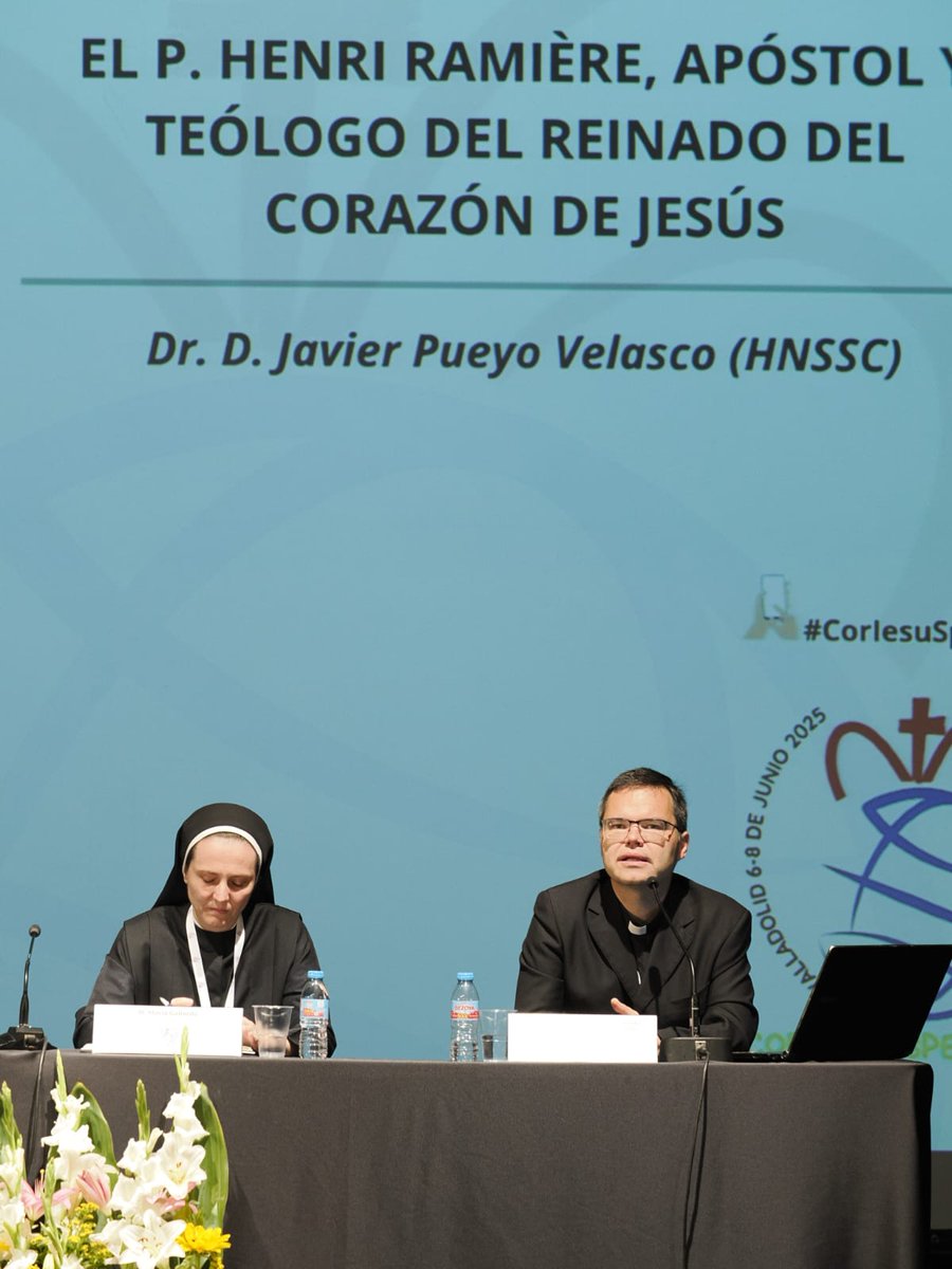 archiValladolid's tweet photo. ❤️‍🔥 Santa Teresita del Niño Jesús, el Padre Henri Ramière y Santa Faustina Kowalska son nombres ligados al Corazón de Jesús. Han resonado con fuerza en #CorIesuSpesMundi

📹 Seguimos en directo. A continuación, con la clausura a cargo de @MonsArguello 👉 https://t.co/bGgh1Bcn5a https://t.co/D3siDHmAJv