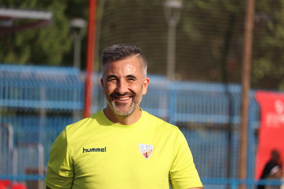 💙 GRACIAS JUANMA 💙

Nuestro preparador físico de la escuela Juan Manuel Ruíz nos deja por motivos laborales y no estará con nosotros la próxima temporada.

¡Te deseamos lo mejor! Gracias por cuidar tanto a nuestros jugadores 🤩

¡Móstoles siempre será tu casa!

#CanteraMCF