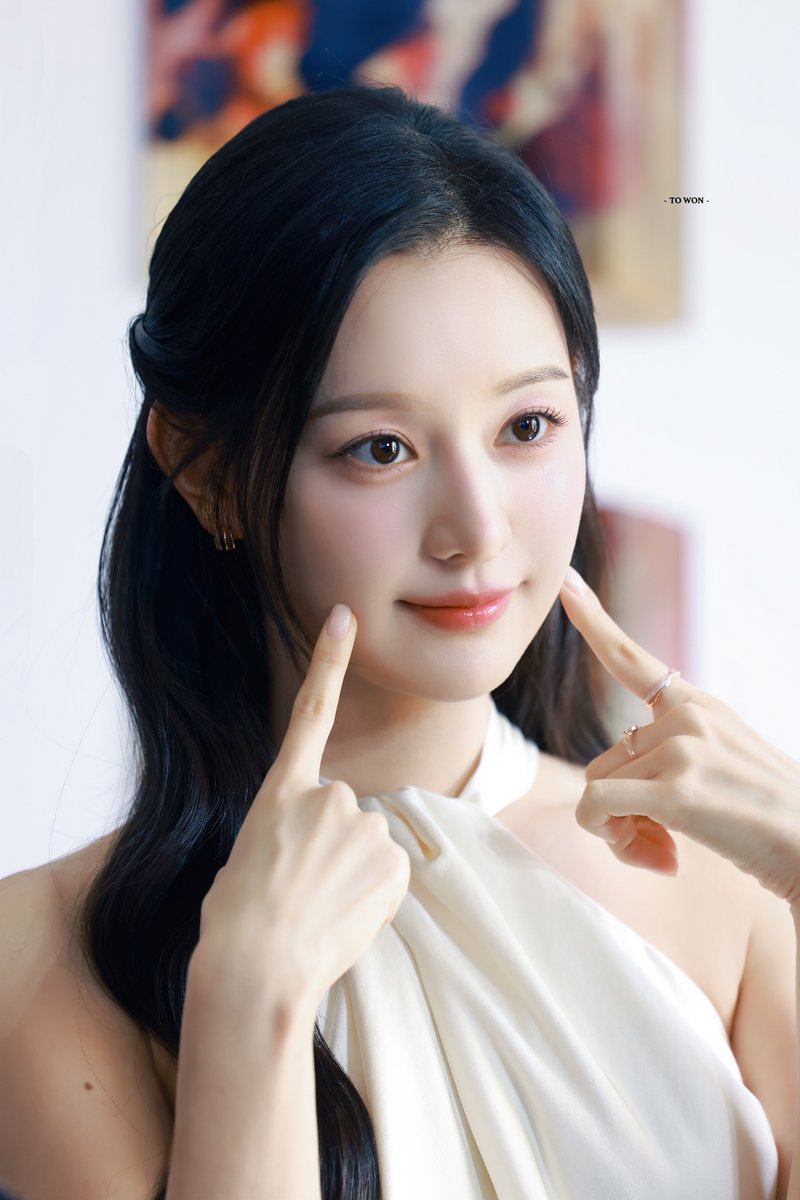 TOWON_1019's tweet photo. 🌬️🖤
#KimJiwon #김지원 https://t.co/ibGnBnFWeS