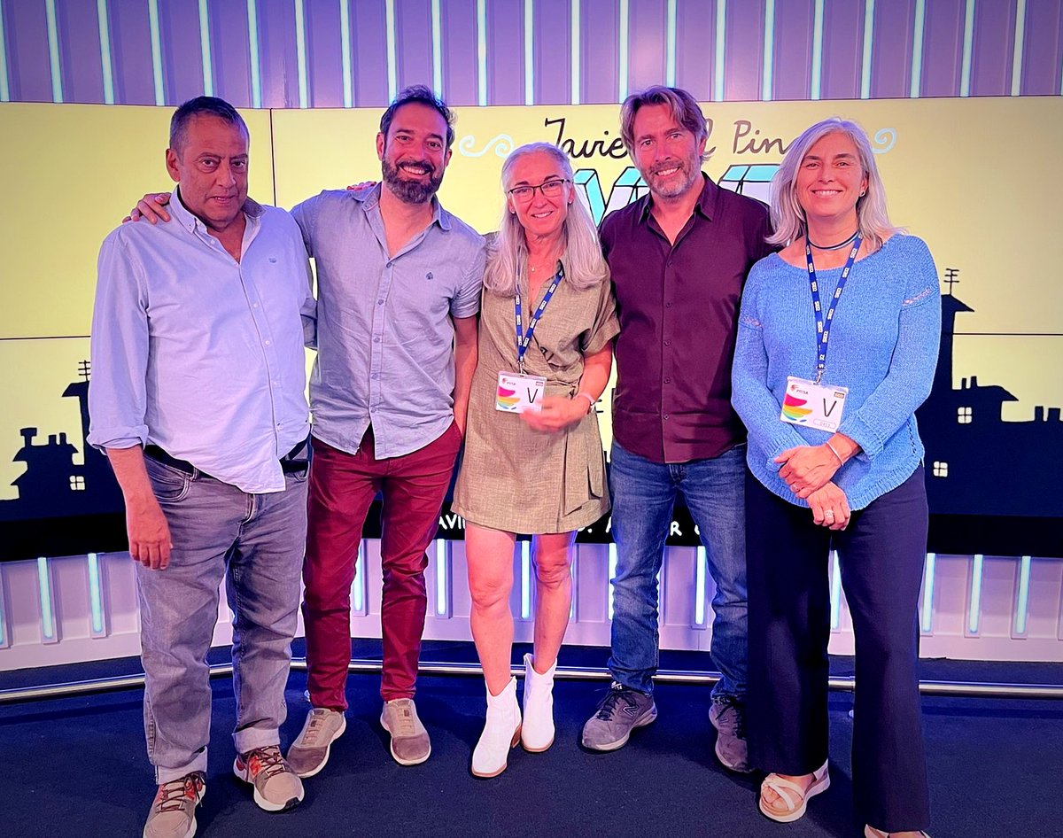 Qué lujo dedicar sin complejos una hora a la ciencia en el programa líder de la radio del fin de semana, y disfrutar de súper científicos/as como Eva Nogales, candidata -aunque a ella le incomode- al Premio Nobel, dejándoles que se explayen en sus explicaciones. Bravo <a href="/Avivir/">A vivir</a> 💪