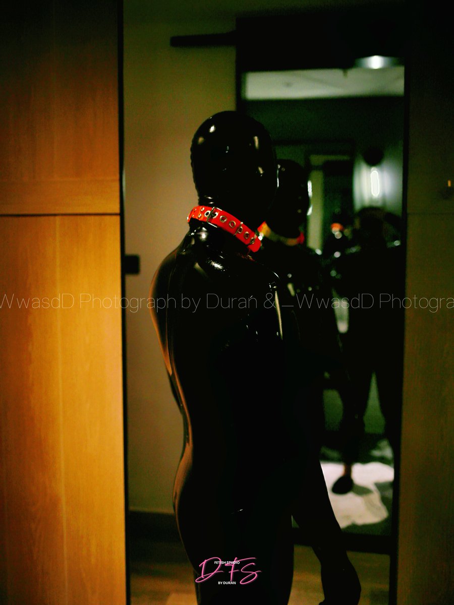 #rubber #latex #gay
📷：<a href="/durancn3/">Duran's Fetish Studio</a> 
⚫️：<a href="/_WwasdD/">Wasd</a>