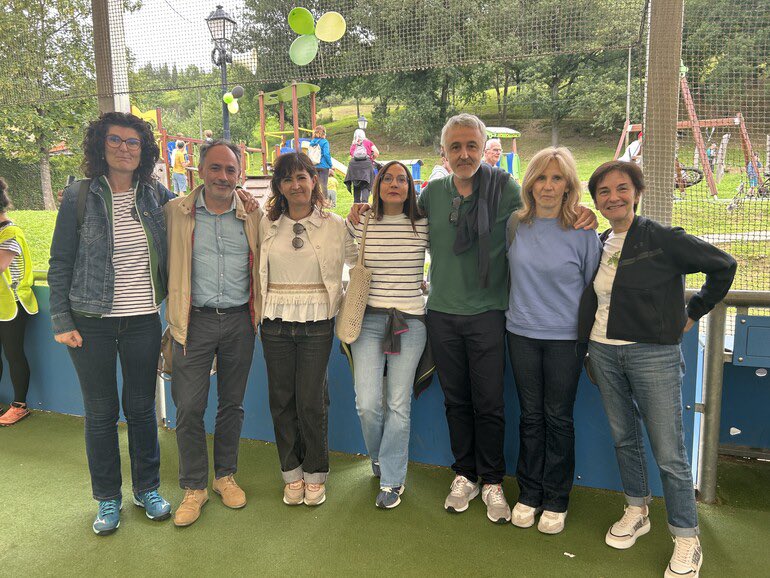 🗣️ La consejera de Educación, <a href="/BegonaPedrosa/">Begoña Pedrosa</a>, ha reiterado el compromiso del Gobierno Vasco con las #EskolaTxikiak en “Gipuzkoako Eskola Txikien Jaia”. 

🎊 Durante la fiesta, organizada por la Escuela Pública de Ezkio-Itsaso, ha explicado que, sumando las obras del presente