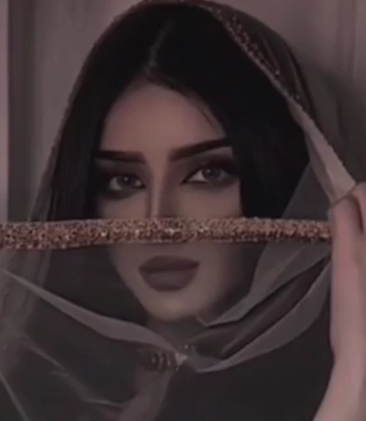 في عُيوني حُبّك أكبر من كلامي 
خلها تحكي لكّ اللي ما حكيته♥️
#بوح_المشاعر