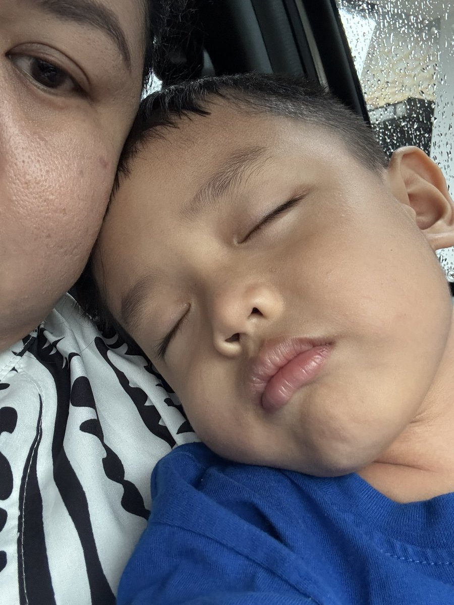 paramithauniq's tweet photo. Orang blng ortunya kerja keras buat anak. Padahal ni anak setiap hari juga kerja keras… buat kuat pas ditinggal 🥺 https://t.co/cuZiiBrGxY