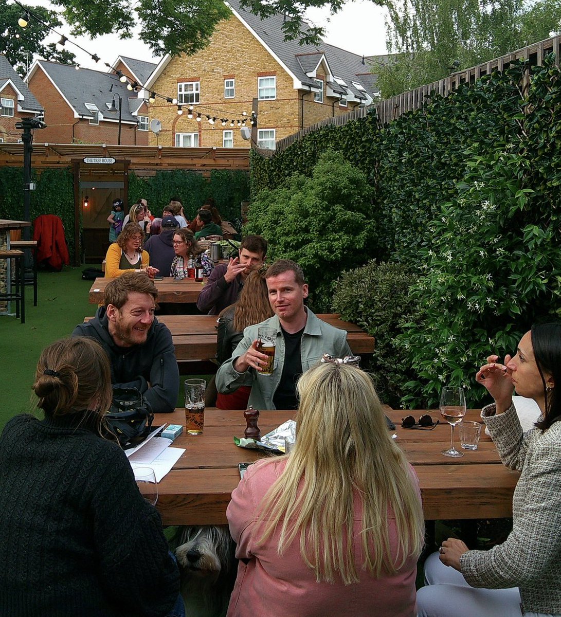 Sunday is looking good, and feeling great!

Scintillating Sunday Roasts from 12pm

UEFA Nations League Final @ 8pm 🇵🇹 🇪🇸 
3rd Place Play off @ 2pm 🇩🇪 🇫🇷 

Live music in the garden from 5pm 🎹 

Pub Quiz from 7pm ✏️ 

See you at the bar!