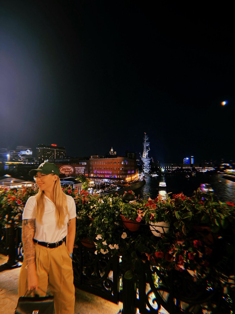 я мисс широкие штаны и довольное лицо после съеденных хинкалей😍