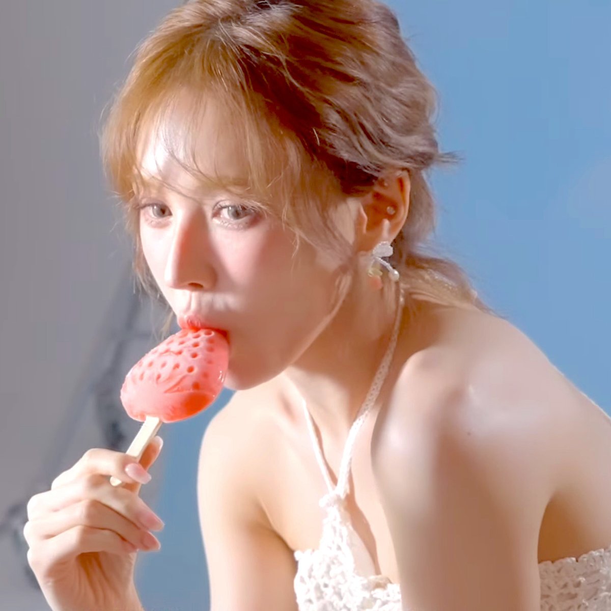 wendearlust's tweet photo. A popsicle in midst of heat, keeps the good feeling within. https://t.co/yZB9bbKFXH