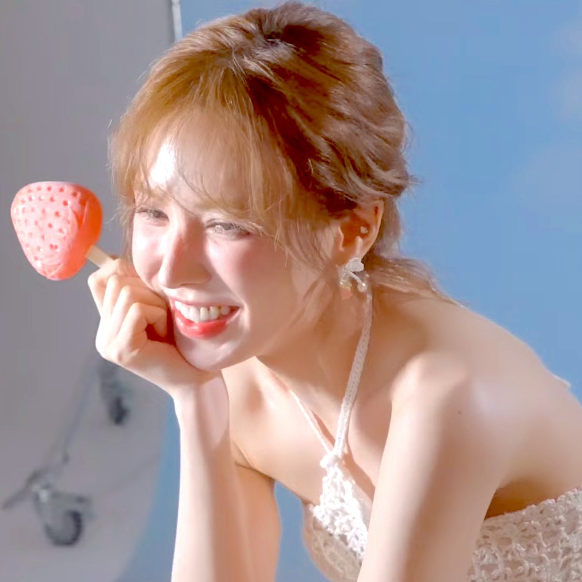 wendearlust's tweet photo. A popsicle in midst of heat, keeps the good feeling within. https://t.co/yZB9bbKFXH