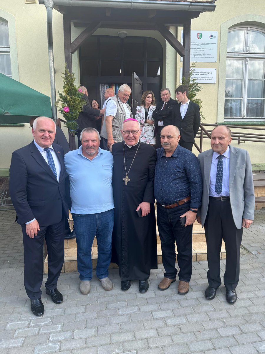 ✨ II Zjazd Mieszkańców Koźminka.
Spotkania po latach, wspomnienia wspaniałego dzieciństwa, rozmowy z ludźmi, z którymi się dorastało – bezcenne chwile, które na długo zostaną w sercu. 💛

Dziękuję organizatorom za ogrom pracy i serca włożonego w przygotowanie tego wyjątkowego