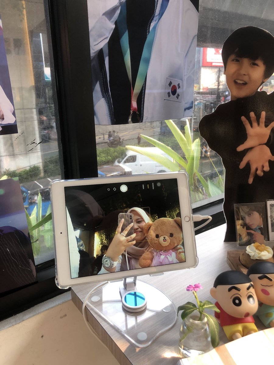 haechancenahh's tweet photo. Retrosun: Haechan FM by @lastnamevy x @Satellite_66
my first haechan birthday cafe event in 2025! π€
#HaechanDay #RetroWithHaechan https://t.co/oDmzF7EqFu