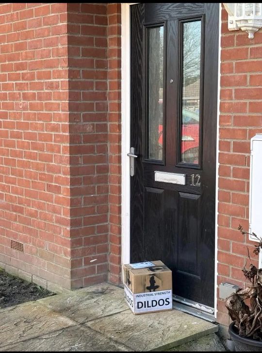 PostmanPat__'s tweet image. &quot;one more parcel to deliver Jess , it says after 12 o&apos;clock on the instructions . . . Sod that , the pub will be open . We will just leave it on Miss Hubbard&apos;s Door-step&quot; 

#PissedUpPat